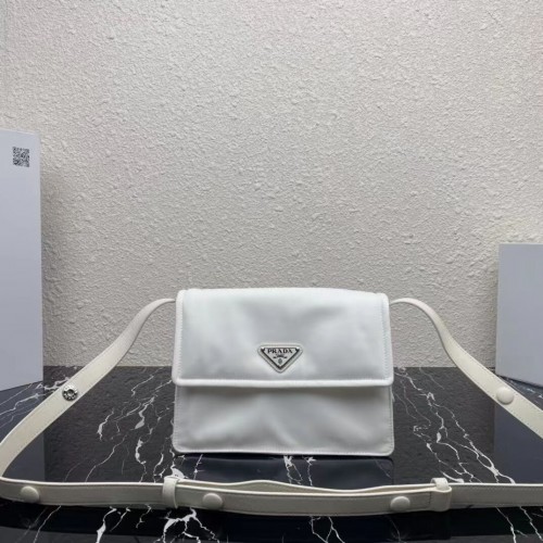 Geantă de umăr Prada Re-Nylon și piele nappa 1BM313 albă