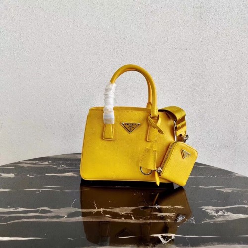Mini-geantă Prada Saffiano din piele 1BA296 galbenă