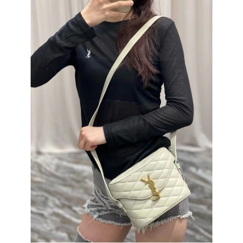 SAINT LAUREN JUNE BOX BAG DIN PIELE DE MIEL MATLASATĂ 7100801 crem