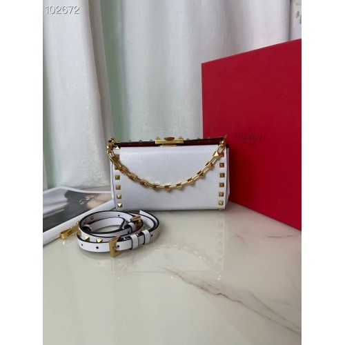 Geantă de umăr VALENTINO GARAVANI Rockstud Alcove Grain din piele de vițel V0189 albă