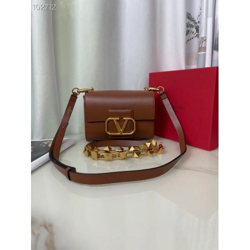 Geantă de umăr din piele de vițel granulată VALENTINO GARAVANI cu logo-ul V0196 maro