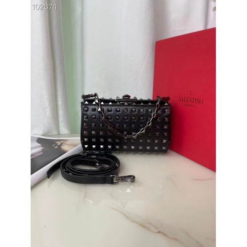 Geantă de umăr VALENTINO GARAVANI Rockstud Alcove Grain din piele de vițel AV0189 neagră
