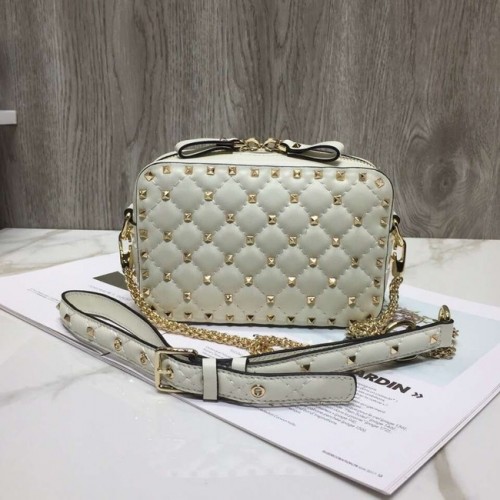 Geantă crossbody din piele VALENTINO Rockstud pentru cameră 57367 alb-crem
