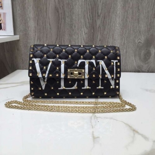 Geantă crossbody VALENTINO Rockstud din piele matlasată 5830 neagră