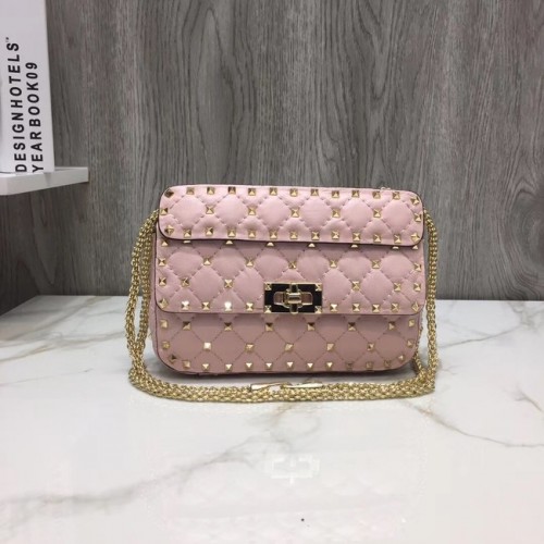 Geantă de umăr mică VALENTINO Rockstud din piele matlasată 77562 roz