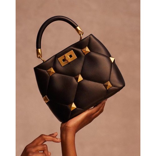 Valentino Garavani Roman Stud V1198 mediu negru