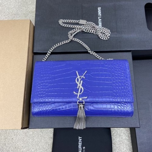 GEANTĂ YSL KATE MEDIE CU CRUCIURI DIN PIELE STRĂLUCITOASĂ CU IMPRIMARE DE CROCODIL B377829 albastră