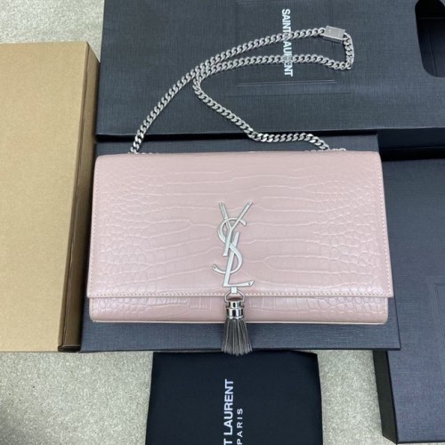 GEANTĂ YSL KATE MEDIE CU CRUCIURI DIN PIELE STRĂLUCITOASĂ CU IMPRIMARE DE CROCODIL B377829 roz