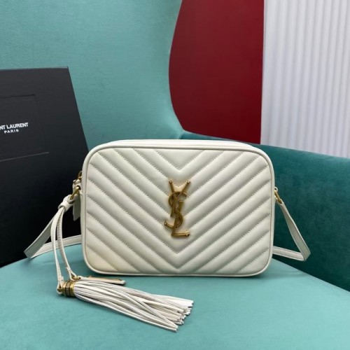Yves Saint Laurent Geantă Lou Camera din piele matlasată 612544 alb