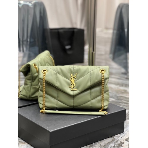 Yves Saint Laurent LOULOU PUFFER MEDIE GEANTĂ DIN PIELE MATĂ ȘI ȘIROASE Y577475 VERDE DESCHIS
