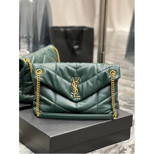 Yves Saint Laurent LOULOU PUFFER MEDIE GEANTĂ DIN PIELE MATĂ ȘI ȘIROASE Y577475 verde negricios