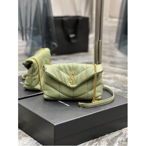 Yves Saint Laurent PUFFER MIC CU LANȚ DIN PIELE DE MIEL MATLASATĂ 620333 VERDE DESCHIS