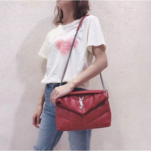 Yves Saint Laurent GEANTĂ MICĂ LOULOU PUFFER DIN PIELE MATĂ ȘI ȘIROASE Y577476 Roșu