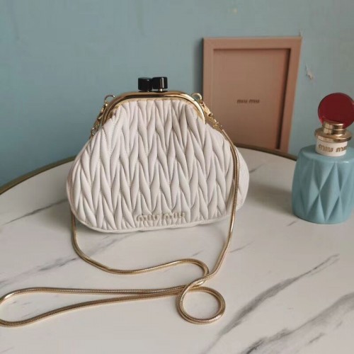 Geantă de umăr Miu Miu Matelasse Nappa Leather 5BB016L Albă