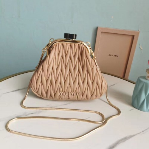 Geantă de umăr miu miu Matelasse Nappa din piele 5BB016L roz deschis