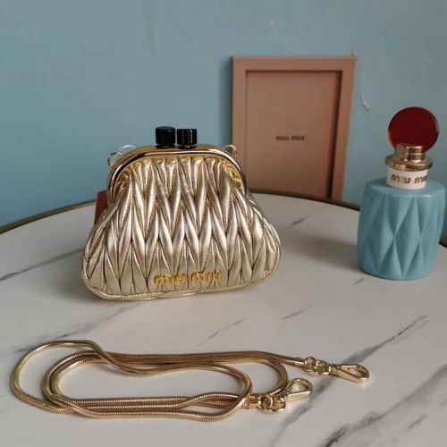 Geantă de umăr mini miu miu Matelasse Nappa Leather 5BB017S aurie