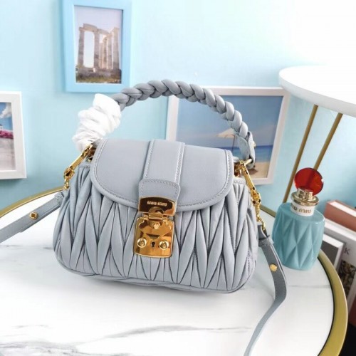 Geantă de umăr miu miu Matelasse Nappa din piele 5BD188 albastru deschis