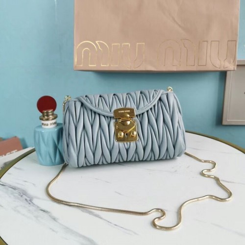 Geantă de umăr mini miu miu Matelasse Nappa Leather 5BD196 albastru deschis