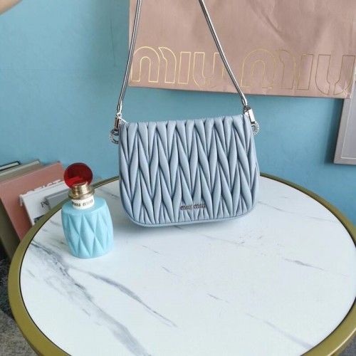 Geantă de umăr mini miu miu Matelasse Nappa din piele 5BH200 albastru deschis
